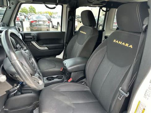 Used 2014 Jeep Wrangler Unlimited Sahara w/ Connectivity Group AWD/4WD image 3