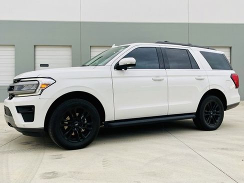 Used 2024 Ford Expedition XLT image 1
