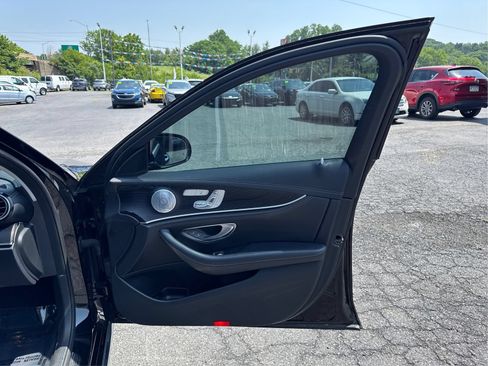 Used 2018 Mercedes-Benz E 300 4MATIC image 21