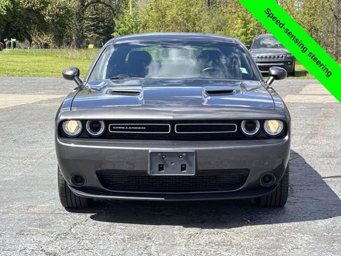 Used 2019 Dodge Challenger SXT RWD image 28