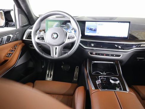 Used 2026 BMW X7 M60i image 43