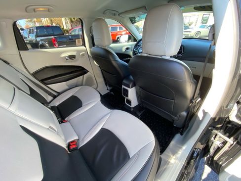 Used 2019 Jeep Compass Limited image 39