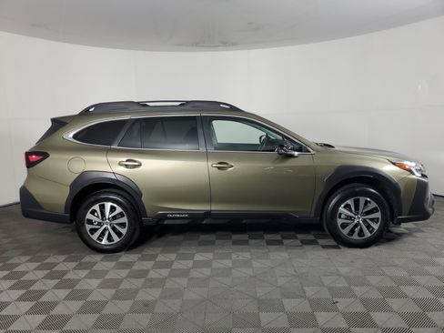 Used 2025 Subaru Outback Premium image 3