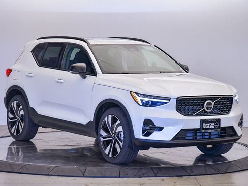 New 2026 Volvo XC40 B5 Ultra w/ Climate Package image 5