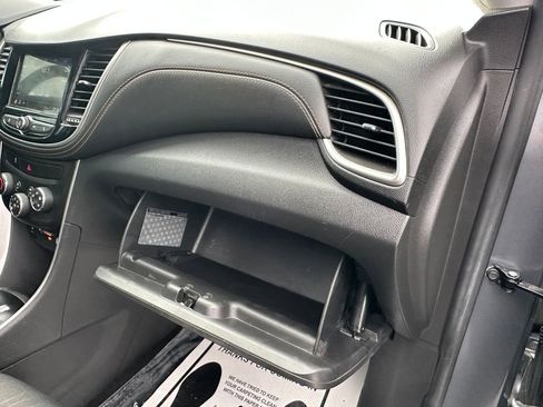 Used 2019 Chevrolet Trax LT w/ LT Convenience Package image 38