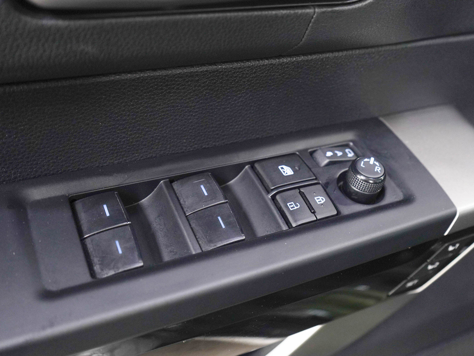 Used 2023 Toyota Tundra Limited AWD/4WD image 21