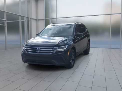 Used 2022 Volkswagen Tiguan SE image 3