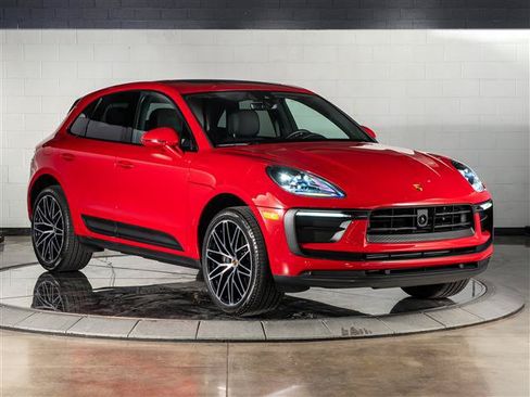 Certified 2026 Porsche Macan AWD/4WD image 7