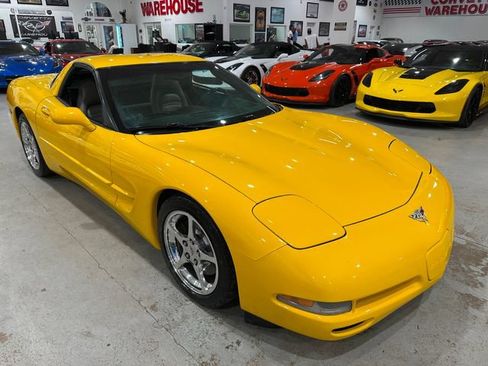 Used 2003 Chevrolet Corvette Coupe w/ Preferred Equipment Group RWD image 5