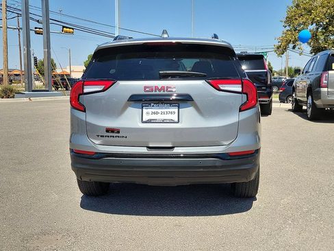 Used 2024 GMC Terrain SLE w/ Driver Convenience Package FWD image 11