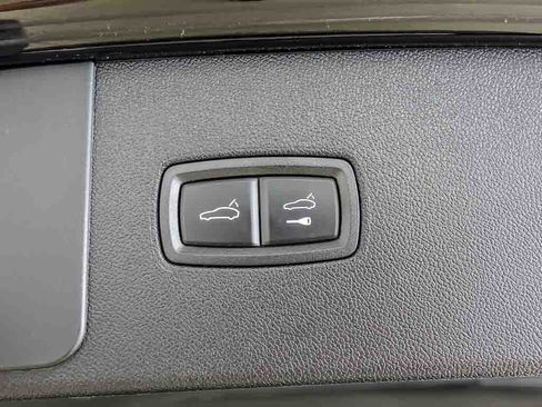 Used 2022 Porsche Cayenne Platinum Edition AWD/4WD image 28