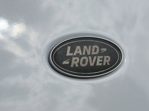 Used 2019 Land Rover Discovery SE image 11
