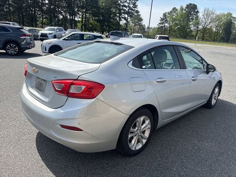 Used 2019 Chevrolet Cruze LT w/ Convenience Package image 8