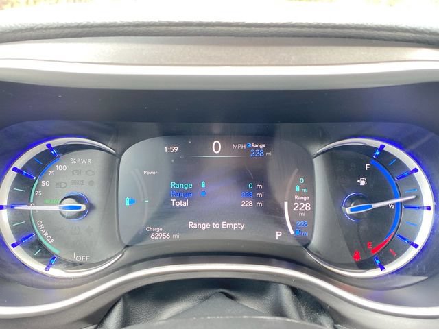 Used 2024 Chrysler Pacifica Limited FWD image 11