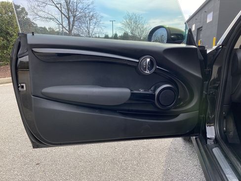 Used 2021 MINI Cooper S image 19