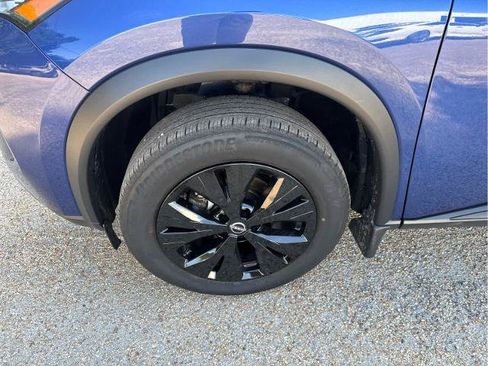 Used 2023 Nissan Rogue SV AWD/4WD image 12