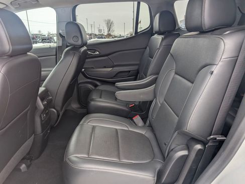 Used 2023 GMC Acadia SLT image 29