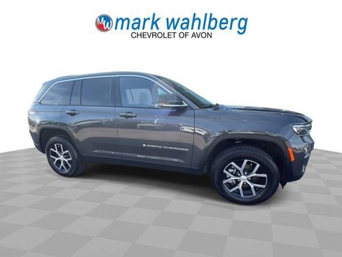 Used 2025 Jeep Grand Cherokee Limited AWD/4WD image 9