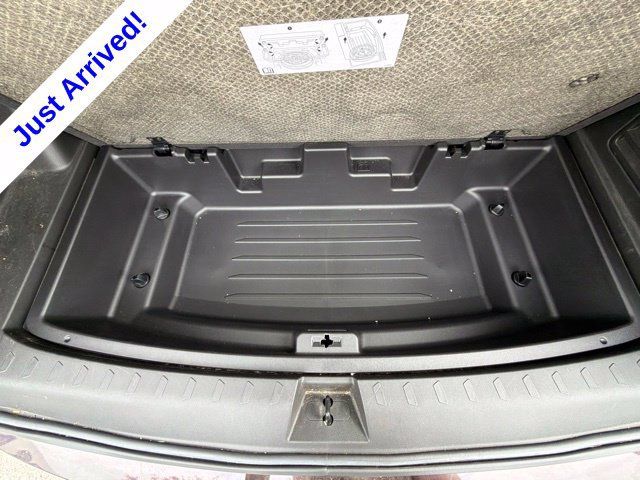 Used 2023 Chevrolet Traverse Premier FWD image 38