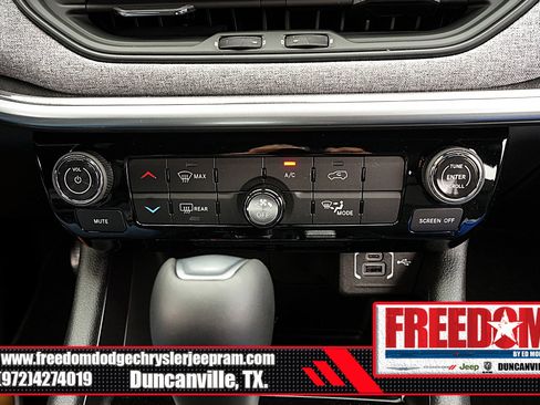 New 2025 Jeep Compass Latitude image 23