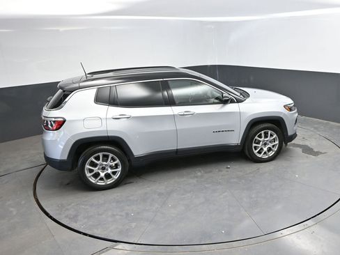 Used 2025 Jeep Compass Limited AWD/4WD image 28