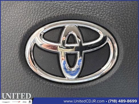 Used 2022 Toyota Corolla LE image 24