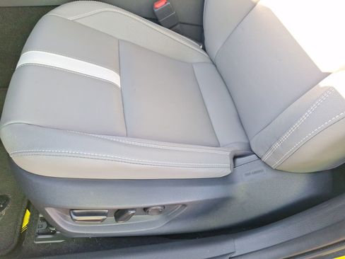 Used 2025 Toyota Camry SE w/ Convenience Package image 16