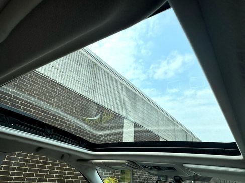 Used 2018 Subaru Forester 2.5i Premium w/ All-Weather Package image 14