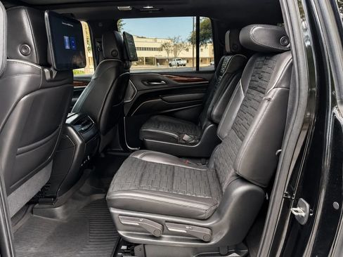 Used 2023 Cadillac Escalade ESV Sport Platinum AWD/4WD image 10