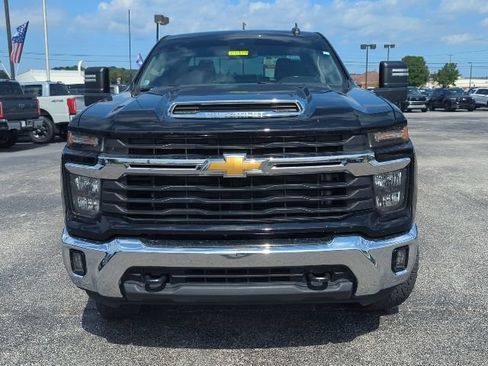 Used 2024 Chevrolet Silverado 2500 LT w/ Convenience Package AWD/4WD image 12