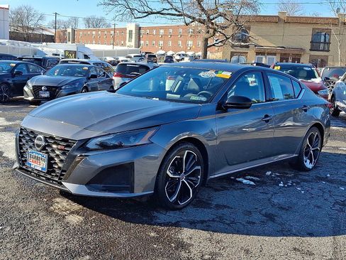 Used 2024 Nissan Altima 2.5 SR image 3