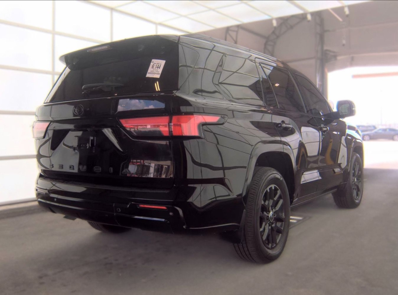 Used 2024 Toyota Sequoia Platinum AWD/4WD image 4