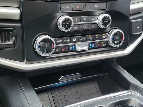 Used 2024 Ford Expedition XLT RWD image 31