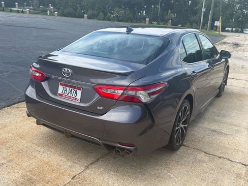 Used 2019 Toyota Camry SE FWD image 5