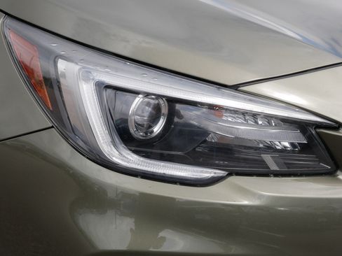 Used 2018 Subaru Outback 2.5i Touring AWD/4WD image 16