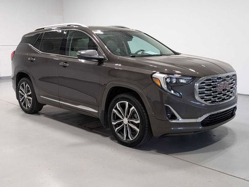 Used 2020 GMC Terrain Denali w/ Denali Premium Package AWD/4WD image 6