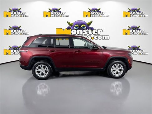 Used 2023 Jeep Grand Cherokee Limited image 4