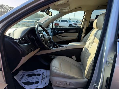 Used 2018 Buick Enclave Essence w/ LPO, Luxury Package image 5