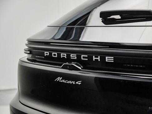 Used 2025 Porsche Macan 4 Electric AWD/4WD image 15