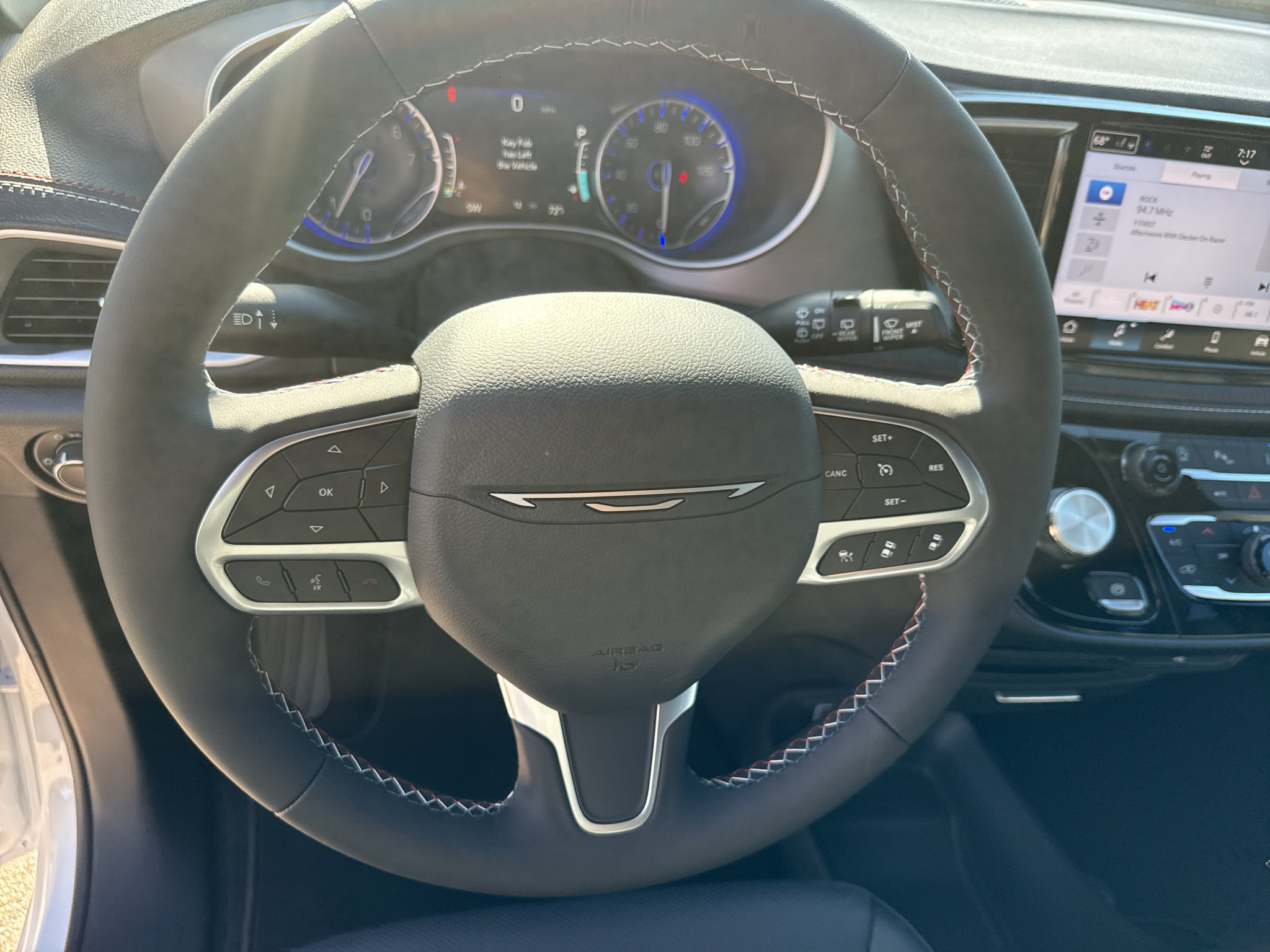 New 2027 Chrysler Pacifica Select AWD/4WD image 5