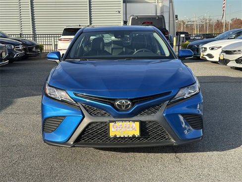 Used 2020 Toyota Camry SE image 2