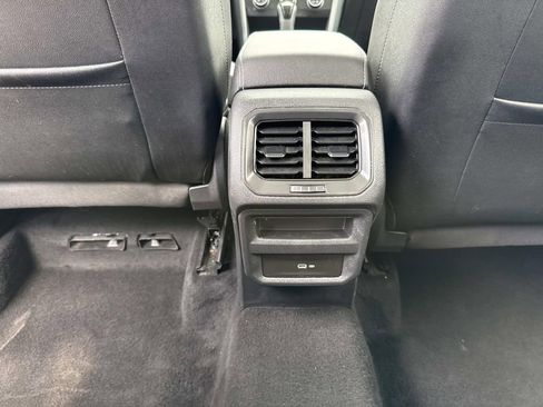 Used 2022 Volkswagen Taos SE w/ Panoramic Sunroof Package FWD image 18