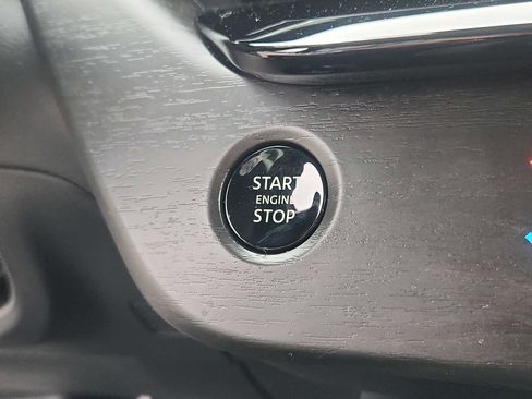 Used 2025 Nissan Murano SV AWD/4WD image 22