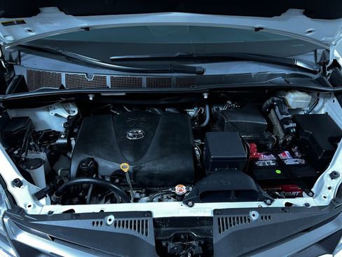 Certified 2020 Toyota Sienna Limited Premium image 9