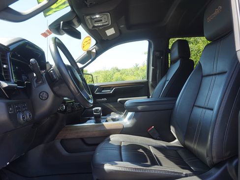 Used 2023 Chevrolet Silverado 1500 High Country AWD/4WD image 13