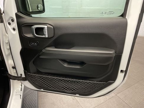 Used 2020 Jeep Gladiator Overland AWD/4WD image 34