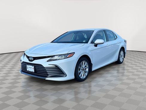 Used 2023 Toyota Camry LE image 7