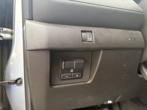 Used 2023 Chevrolet Colorado Trail Boss w/ Technology Package AWD/4WD image 24