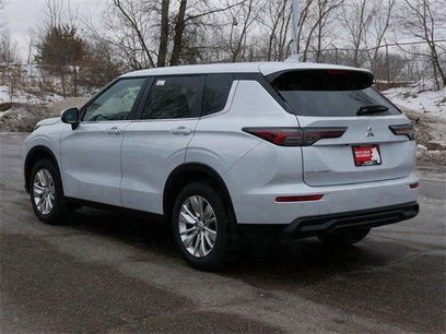 New 2026 Mitsubishi Outlander ES