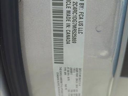 Used 2021 Chrysler Voyager Lxi image 27